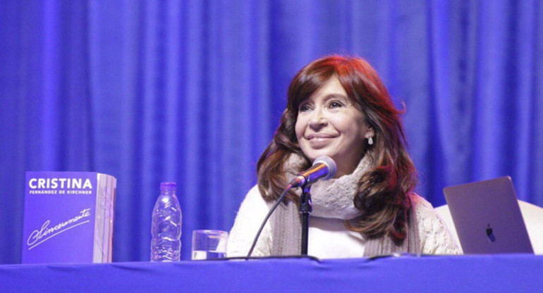 Cristina Kichner en Santa Cruz para la presentación de su libro (Agencia NA)