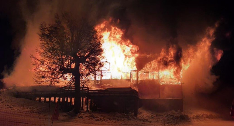 Incendio en confitería del Cerro Chapelco en San Martín de los Andes