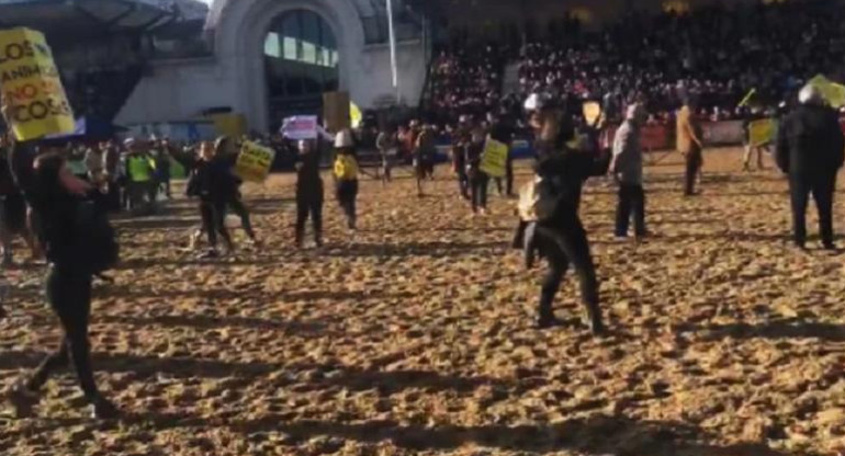 Protesta de veganos en La Rural