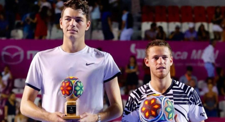 Diego Schwartzman, junto a Taylor Fritz en la ceremonia de entrega de premios. Twitter: AbiertoLosCabos