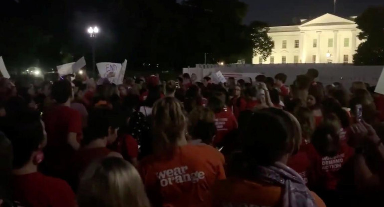 Texas tiroteo, familiares de víctimas reclaman en la Casa Blanca, REUTERS