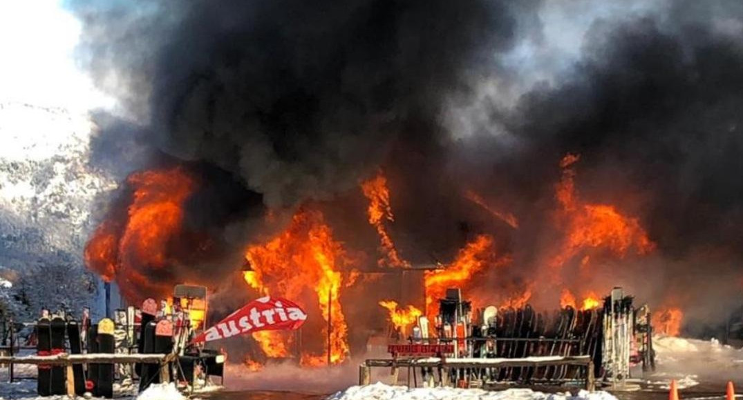 Incendio en un local comercial del centro de sky Chapelco