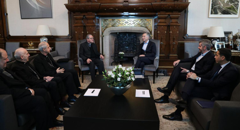 Macri junto a la cúpula de la Iglesia en Casa Rosada, Presidencia