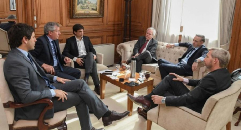 La reunión realizada en el despacho de Frigerio en Casa Rosada (foto Prensa Interior)