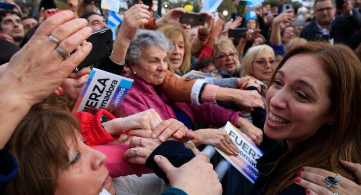 María Eugenia Vidal en Morón durante la marcha a su favot