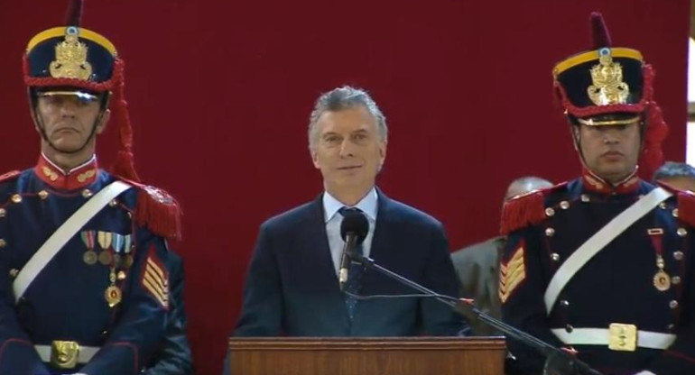 Mauricio Macri en el Colegio Militar de Palomar