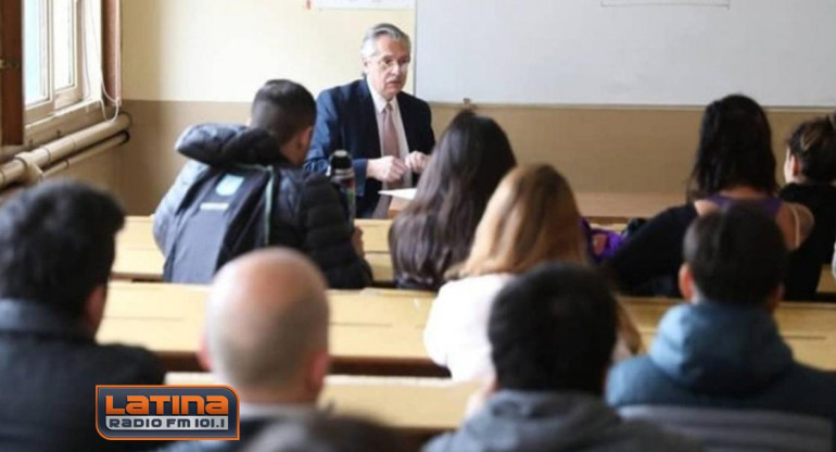 Alberto Fernández tomando examen en la UBA, Radio Latina