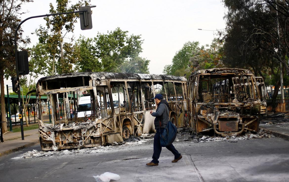 Violentas protestas en Santiago de Chile contra el aumento del boleto del subte, REUTERS	