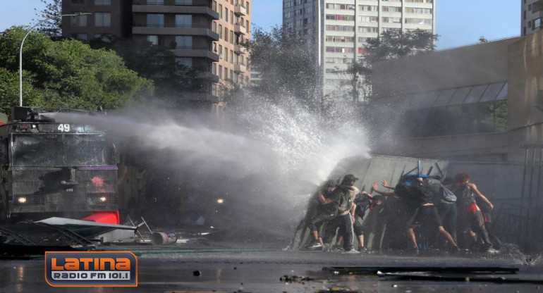 Chile, manifestacione sy protestas, Radio Latina