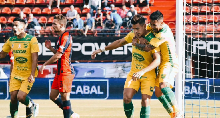 Festejo de Defensa y Justicia ante San Lorenzo