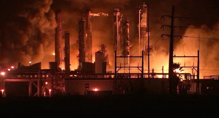 Explosión en planta química, Texas, captura video