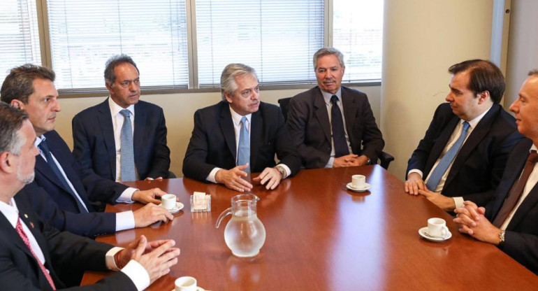 Alberto Fernández junto a Sergio Massa, Daniel Scioli y Felipe Sola