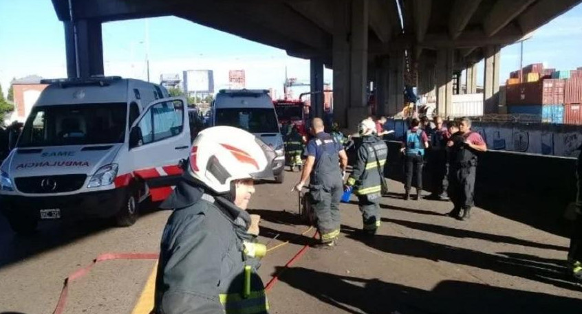 Choque y vuelco fatal en el puente Avellaneda