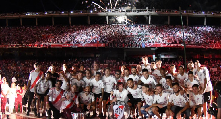 Fiesta en el Monumental, aniversario de River campeón