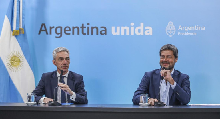 Ministro de Transporte, Mario Meoni, y de Deportes y Turismo, Matías Lammens, NA