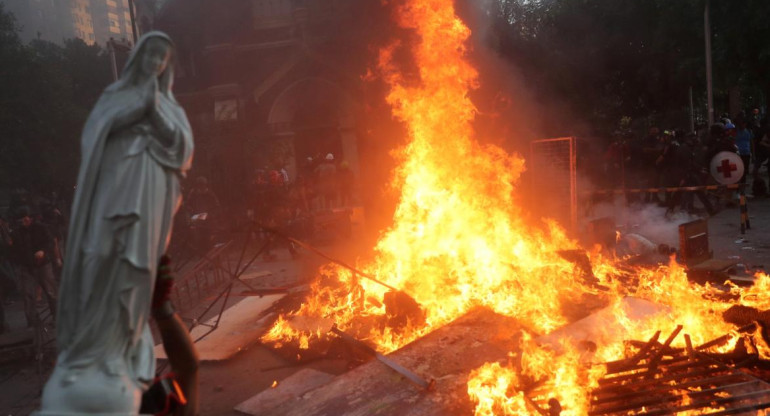 Incendio de una capilla en Chile, REUTERS