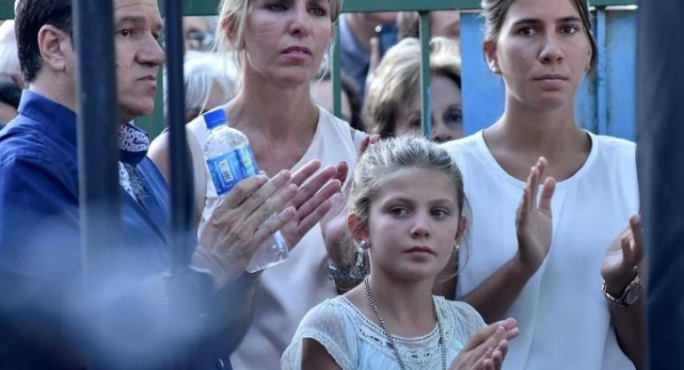 Sandra Arroyo Salgado, Iara y Kala, en el homenaje de 2017 al cumplirse dos años de la muerte del fiscal