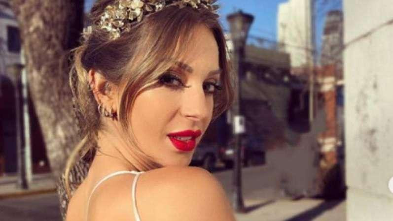 Noelia Marzol revolucionó redes con sensual traje de baño en pool party Canal