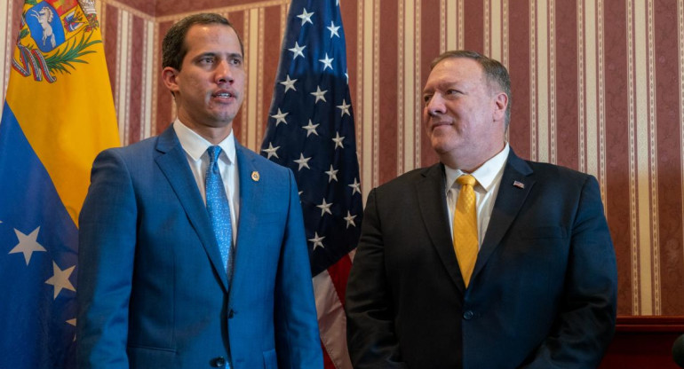 Juan Guaido y Mike Pompeo