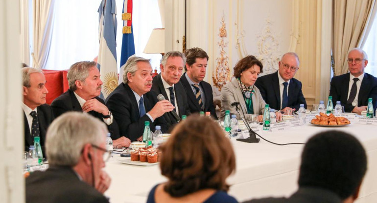 Alberto Fernández con empresarios franceses, gira por Europa, NA