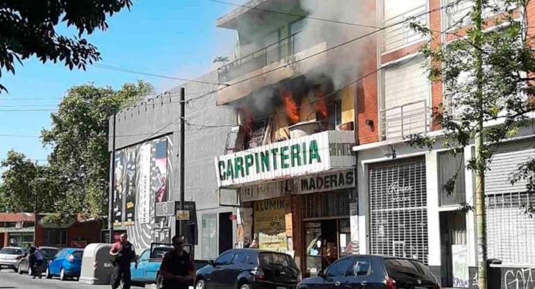 Incendio en carpintería, barrio de Palermo, Foto: Twitter