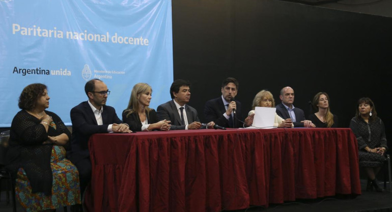 Nicolás Trotta y gremios docentes en Paritaria Nacional Docente, AGENCIA NA