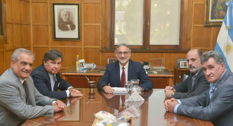 Reunión de la Mesa de Enlace con Luis Basterra