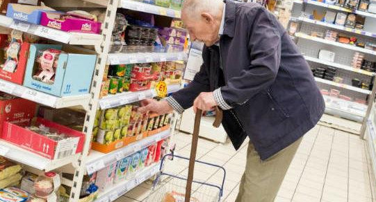 Abuelo comprando