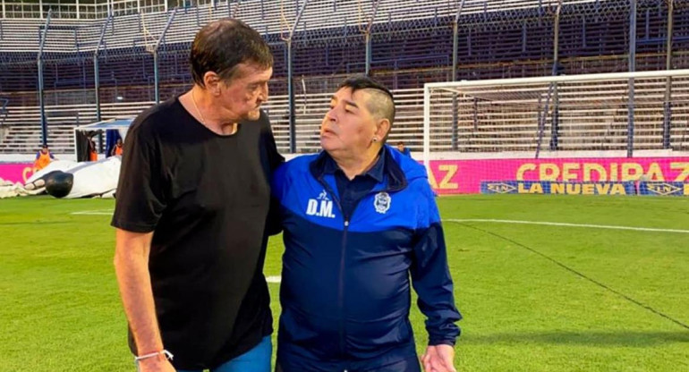 Copa de la Superliga, Falcioni y Maradona