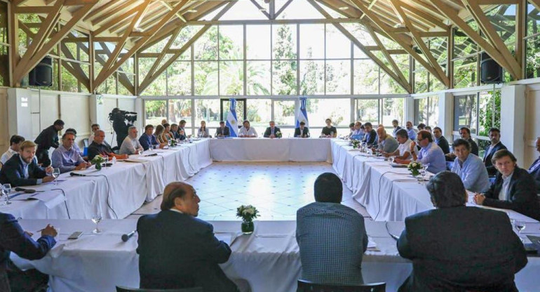 Alberto Fernández junto a intendentes del Conurbano