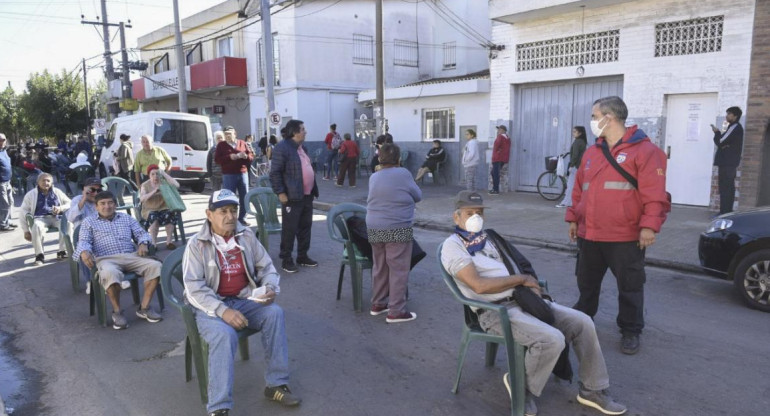 Cola en los bancos para cobrar jubilaciones