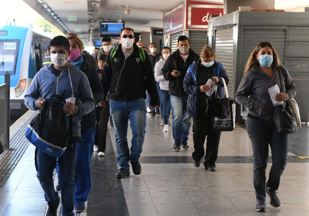 Coronavirus, Argentina, gente con barbijo, NA