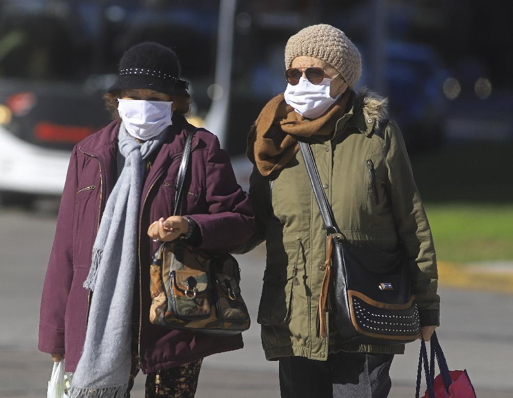 Coronavirus, Argentina, mujeres en la calle, NA	