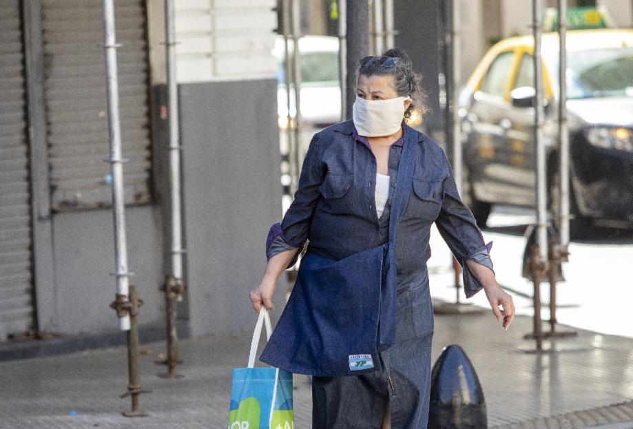 Coronavirus, Argentina, pandemia, mujer con baribijo, NA