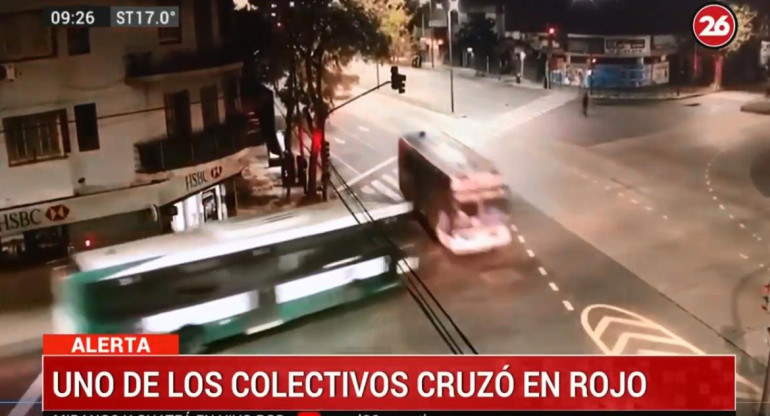 Violento choque de dos colectivos en Pompeya, CANAL 26