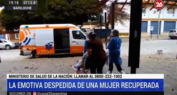 Mujer de 60 años, curada de coronavirus, fue despedida con aplausos del hospital, CANAL 26