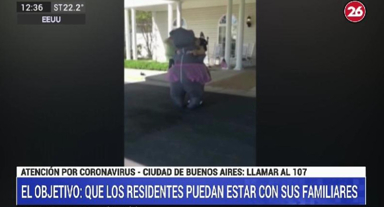 Familiar disfrazado para visitar a su madre en geriátrico