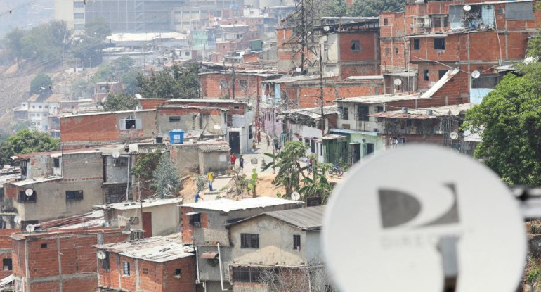 Cacerolazo en Caracas tras la salida de la operadora de televisión DirecTV en medio de la cuarentena, REUTERS