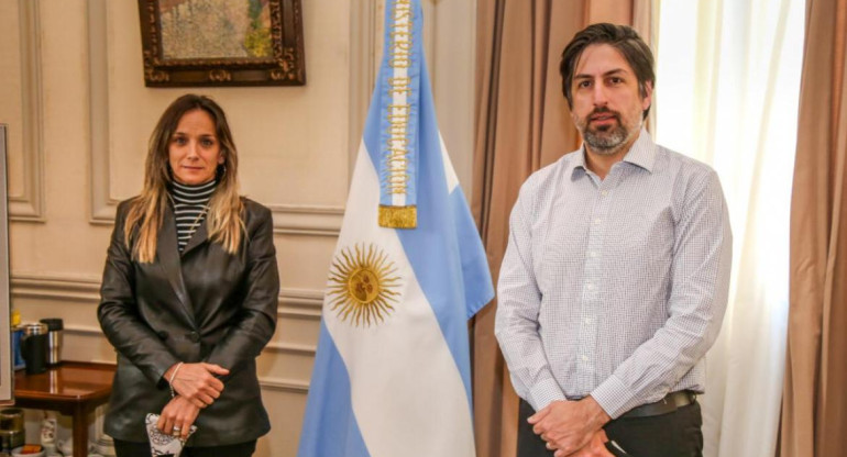 Malena Galmarini junto a Nicolás Trotta por Instituto Universitario del Agua