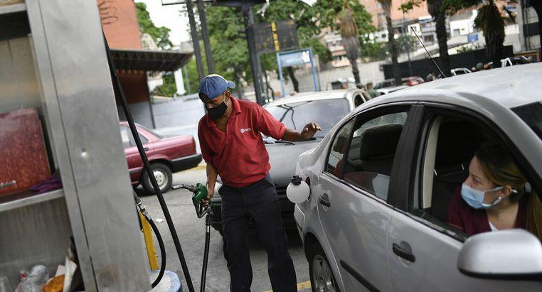 Carga de gasolina en Venezuela en tiempos de coronavirus