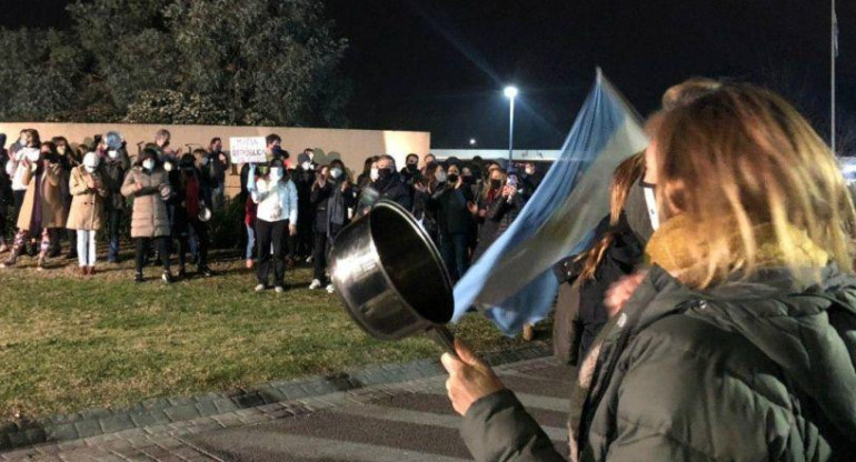 Protesta de vecinos contra Lázaro Báez, Foto Pablo Corso Heduan