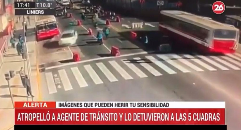 Agente de tránsito atropellado en control vehicular, Liniers, Canal 26