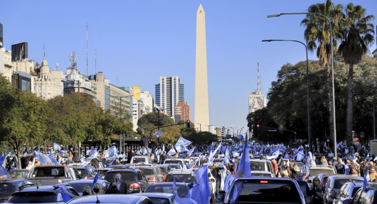 "Banderazo del 17A" contra el Gobierno en el Obelisco y distintos puntos del país, NA