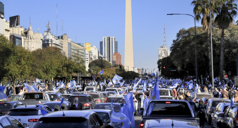 "Banderazo del 17A" contra el Gobierno en el Obelisco y distintos puntos del país, NA