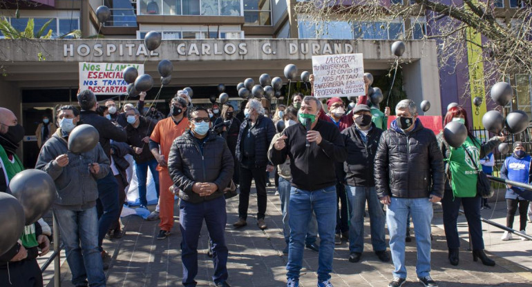 Protesta y homenaje en el Hospital Durand, coronavirus en Argentina, NA