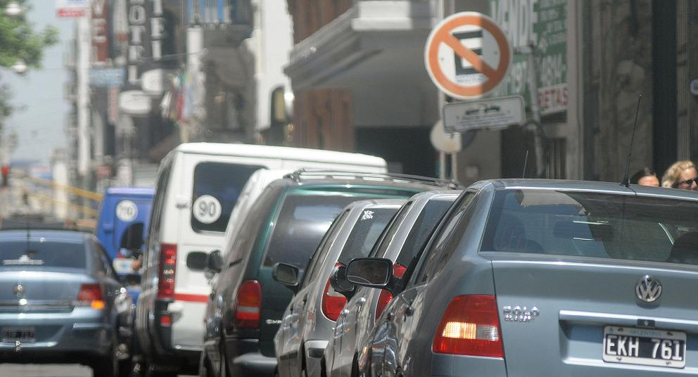 Autos, estacionamiento, multas, NA