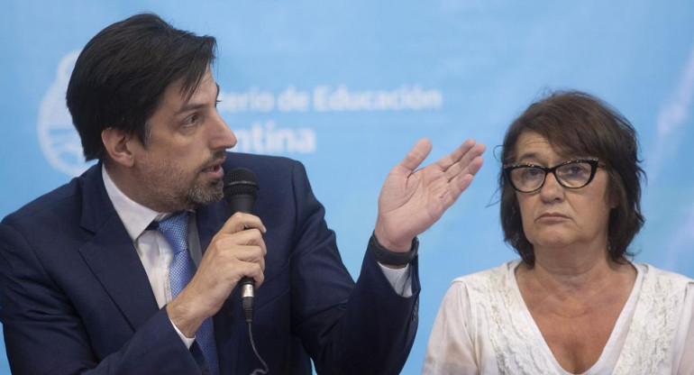 Nicolás Trotta y Sonia Alesso, Educación, NA