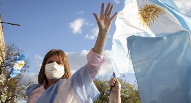 Titular del PRO, Patricia Bullrich en la marcha contra el gobierno del 12 de octubre de 2020, NA