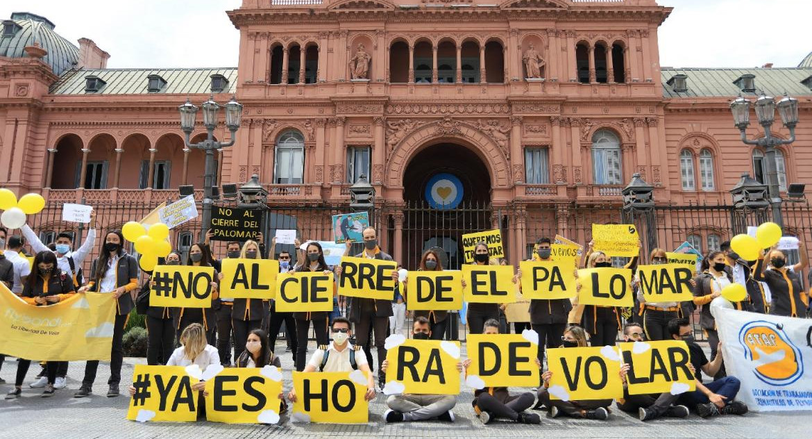 Trabajadores de FLybondi en protesta frente a Casa Rosada, NA