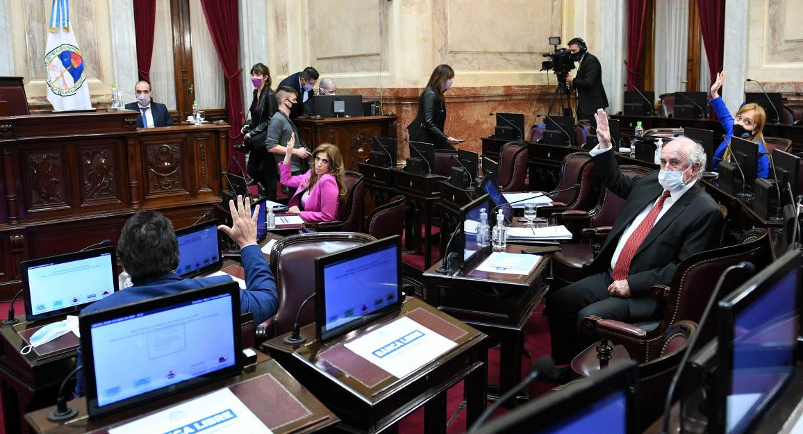 El senado aprobó la ley para garantizar la compra de vacunas